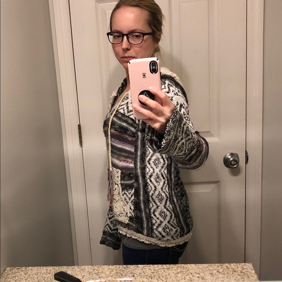 American Rag Sweater - Picture 5 of 6